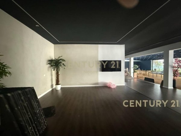 Tirane, jepet me qera ambjent biznesi Kati 0, 727 m² 