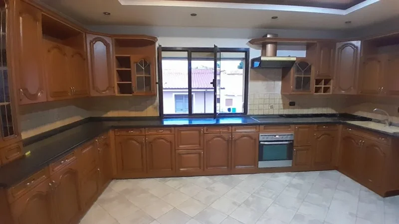 Tirane, jepet me qera apartament 3+1+Aneks+Ballkon Kati 2, 170 m²  550 € (Shkolla Bashkim Fino, Qyteti Studenti)