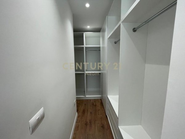 Tirane, jepet me qera apartament 2+1 Kati 1, 77 m² 