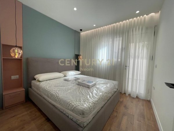 Tirane, jepet me qera apartament 2+1 Kati 1, 77 m² 