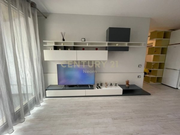 Tirane, jepet me qera 2+1 Kati 3, 92 m² 