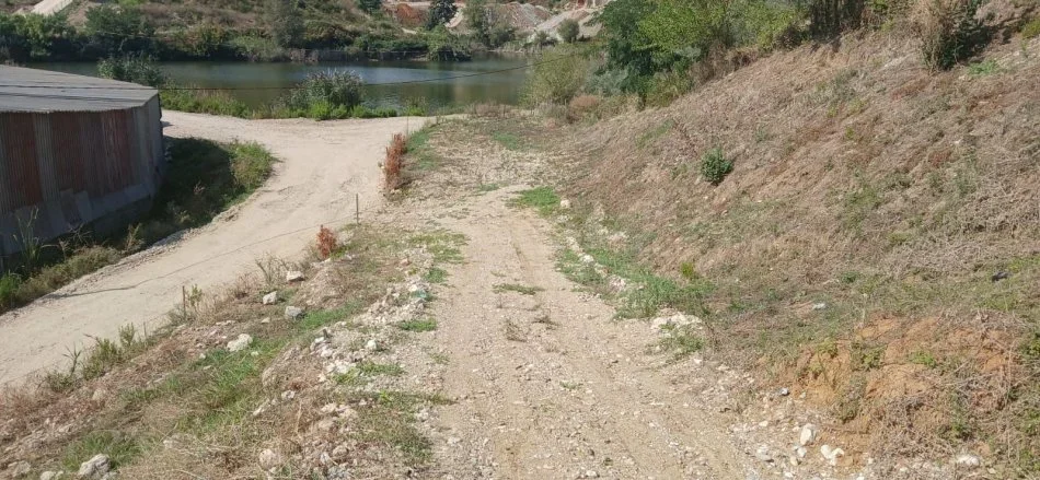 Tirane, jap me qera Pronë 3750m² 1.200 €