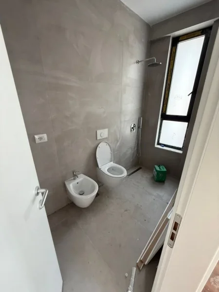 Tirane, jepet me qera zyre , 800 € (Jordan Misja)