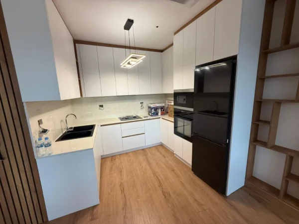 Tirane, jepet me qera apartament 2+1+Ballkon , 128 m² 1.800 € (Lake View Residence)