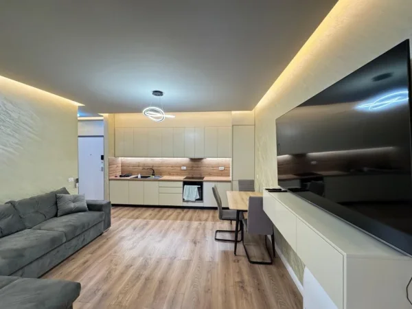 Tirane, jepet me qera apartament 2+1+Aneks+Ballkon Kati 2, 83 m² 1.200 € (ROSE GARDEN RESIDENCE TEG)