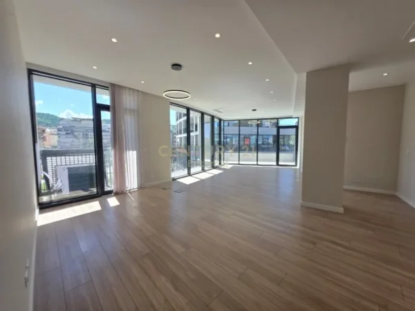 Tirane, jepet me qera zyre Kati 2, 110 m² (Residenca Lake View)