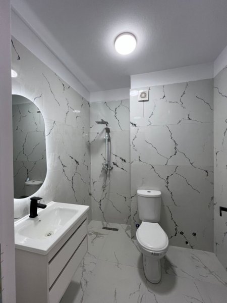 Tirane, shitet 1+1+Ballkon Kati 2, 105.000 € 