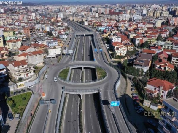Tirane, jepet me qera ambjent buze rruge  Kati 0, 100 m² 550 € (Kodra e Diellit)