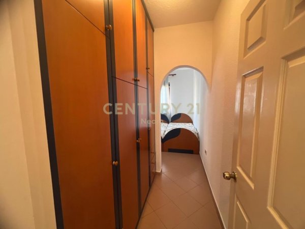 Tirane, jepet me qera apartament 2+1 Kati 6, 120 m² 700 € (Rruga Kosovareve)