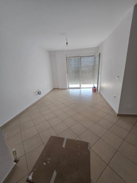 Tirane, jap me qera apartament 2+1 Kati 7, 98 m² 350 € (Casa Italia)
