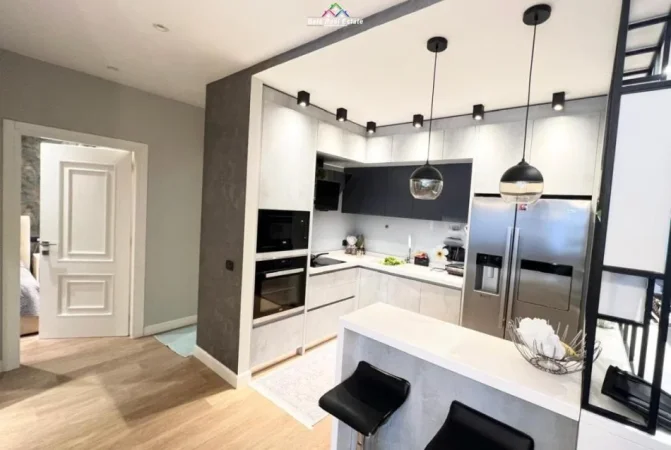 Tirane, shitet apartament 2+1+Ballkon Kati 4, 82 m² 211.000 € (Kopshti Zoologjik)