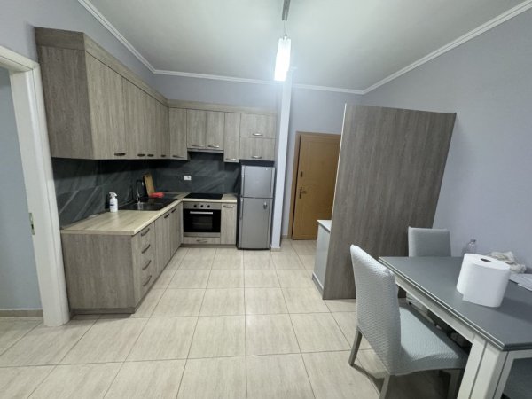 Tirane, jepet me qera apartament 2+1+Aneks+Ballkon Kati 2, 100 m² 490 € (Rr. Besim Alla te Cabejt, Misto Mame)