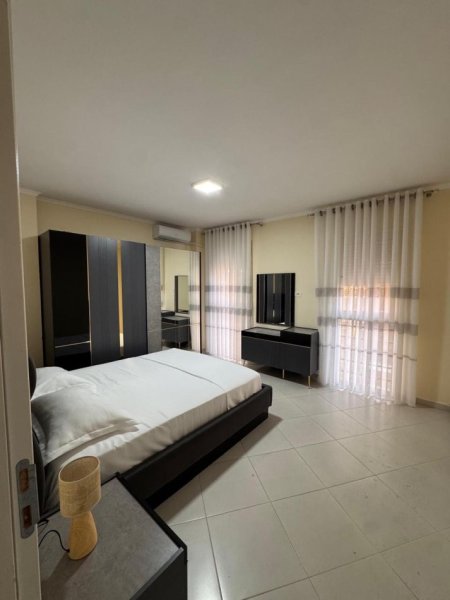 Tirane, jepet me qera apartament 2+1 Kati 5, 107 m² 850 € (Prokuroria)