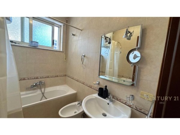 Tirane, jepet me qera apartament 3+1+Aneks+Ballkon Kati 7, 130 m² 1.050 € (Rruga e Elbasanit)