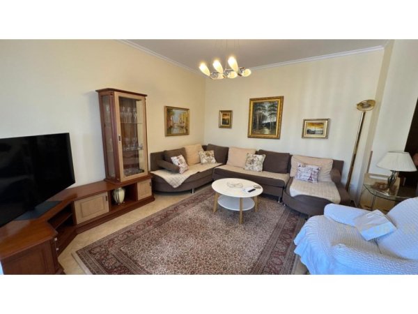 Tirane, jepet me qera apartament 3+1+Aneks+Ballkon Kati 7, 130 m² 1.050 € (Rruga e Elbasanit)