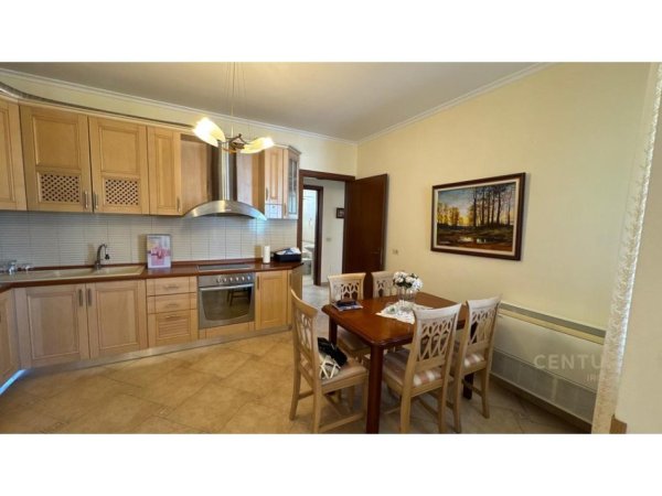 Tirane, jepet me qera apartament 3+1+Aneks+Ballkon Kati 7, 130 m² 1.050 € (Rruga e Elbasanit)