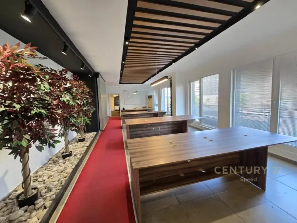 Tirane, shitet ambjent biznesi Kati 4, 351 m² 600.000 € (Fusha e Aviacionit)