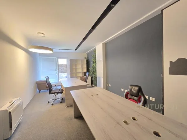 Tirane, shitet ambjent biznesi Kati 4, 351 m² 600.000 € (Fusha e Aviacionit)