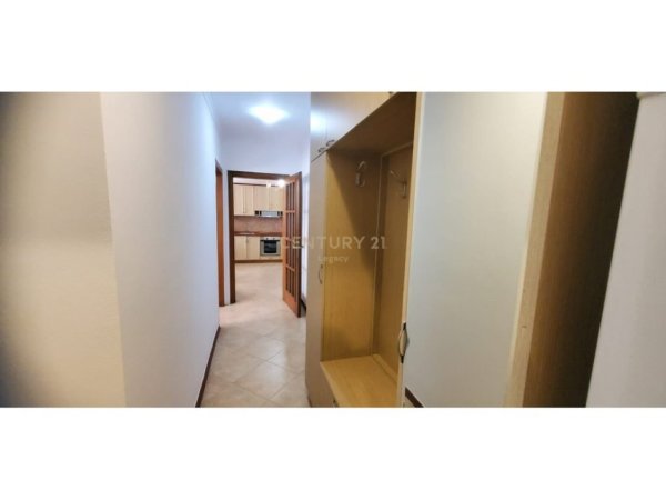 Tirane, jepet me qera apartament 2+1+Aneks+Ballkon Kati 8, 78 m² 750 € (Qender)