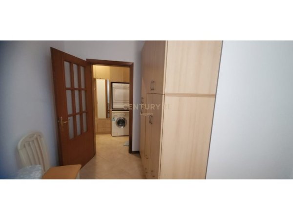 Tirane, jepet me qera apartament 2+1+Aneks+Ballkon Kati 8, 78 m² 750 € (Qender)