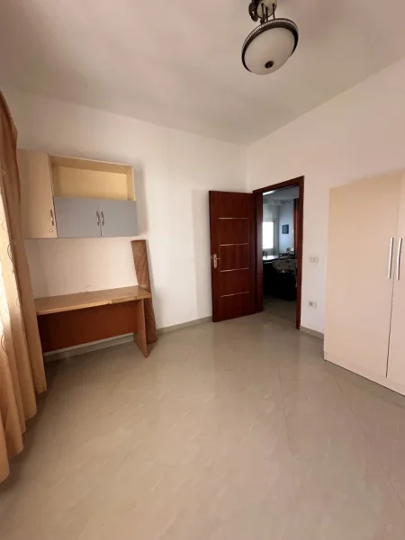 Tirane, jepet me qera shtepi 2+1+Ballkon Kati 3, 145 m² 500 € (Isuf Balta)