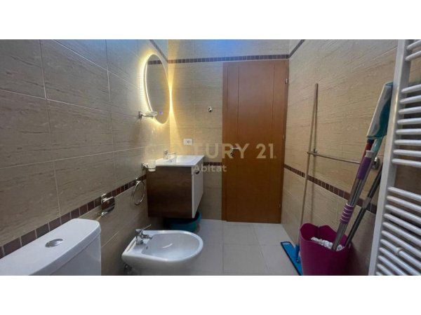Tirane, jepet me qera apartament duplex 1+1+Aneks+Ballkon Kati 3, 80 m² 600 € (Qender)