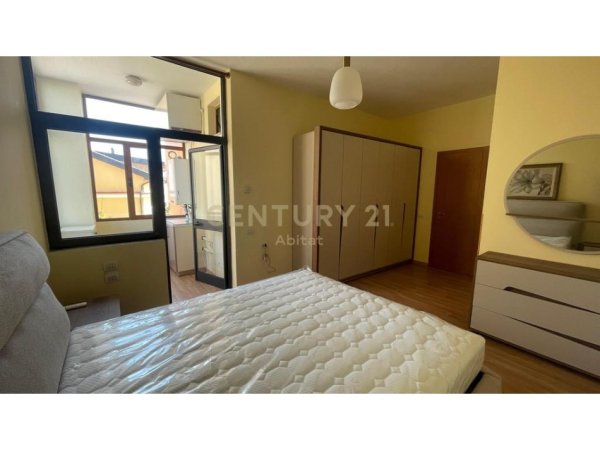 Tirane, jepet me qera apartament duplex 1+1+Aneks+Ballkon Kati 3, 80 m² 600 € (Qender)