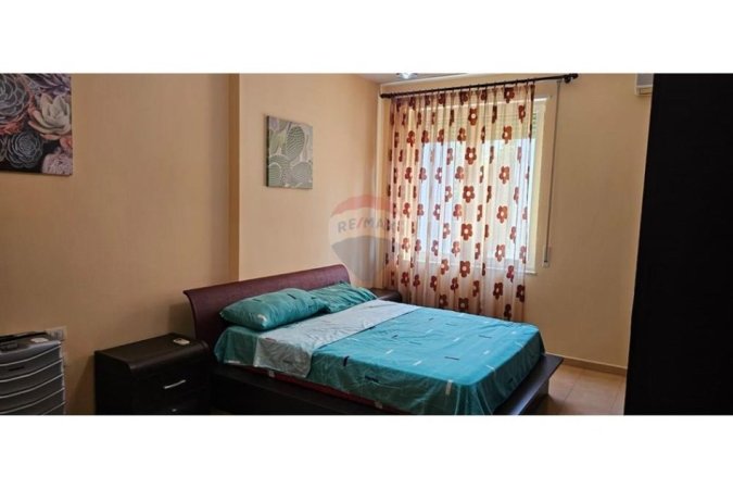 Tirane, jepet me qera apartament 2+1+Ballkon , 99 m² 900 € 
