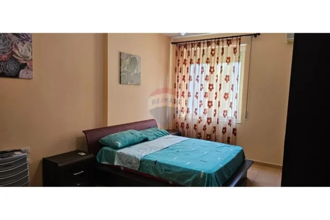 Tirane, jepet me qera apartament 2+1+Ballkon , 99 m² 900 € 