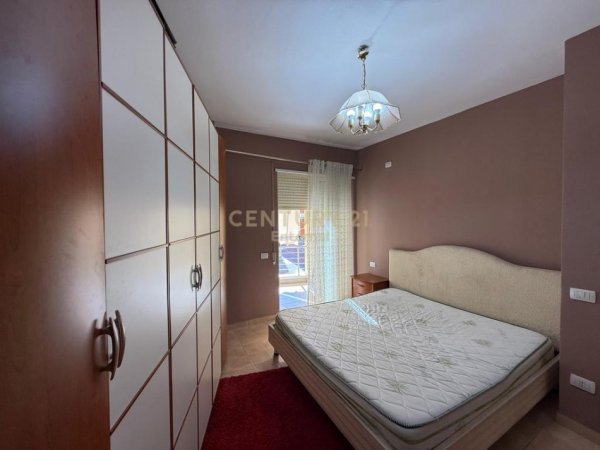 Tirane, jepet me qera apartament 2+1 Kati 2, 103 m² 650 € (Liqeni i Thate)