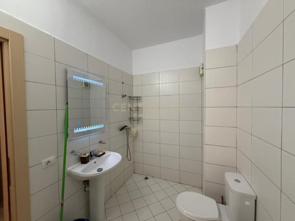 Tirane, jepet me qera apartament 2+1 Kati 2, 103 m² 650 € (Liqeni i Thate)
