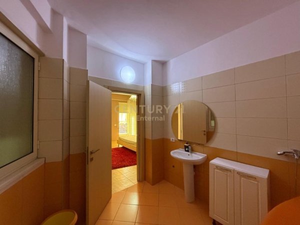 Tirane, jepet me qera apartament 2+1 Kati 2, 103 m² 650 € (Liqeni i Thate)