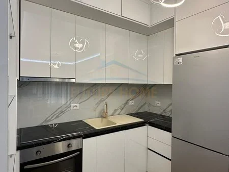 Tirane, jepet me qera apartament 1+1+Ballkon Kati 5, 73 m² 550 € (rruga Don Bosko)