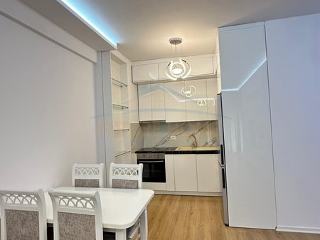 Tirane, jepet me qera apartament 1+1+Ballkon Kati 5, 73 m² 550 € (rruga Don Bosko)