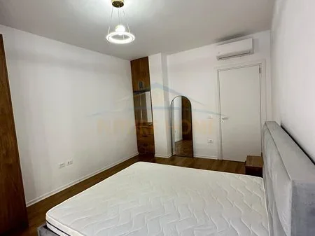 Tirane, jepet me qera apartament 1+1+Ballkon Kati 5, 73 m² 550 € (rruga Don Bosko)