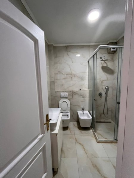 Tirane, jepet me qera apartament 2+1 , 108 m² 1.500 € 