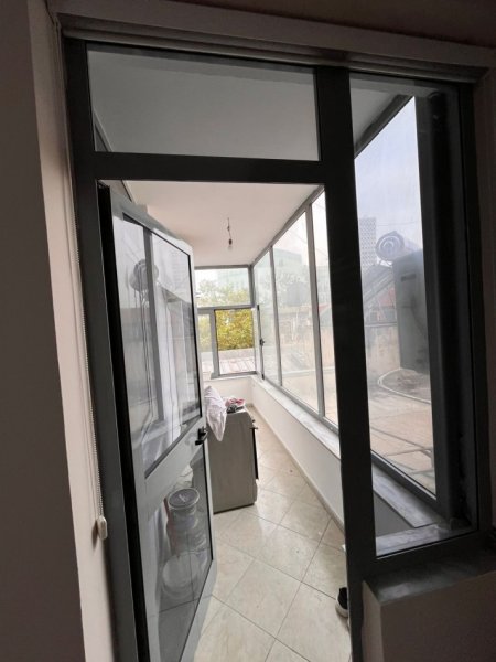 Tirane, jepet me qera apartament 2+1 , 108 m² 1.500 € 