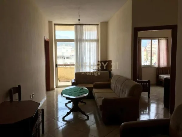 Tirane, jepet me qera apartament 3+1 Kati 3, 120 m² 400 € 