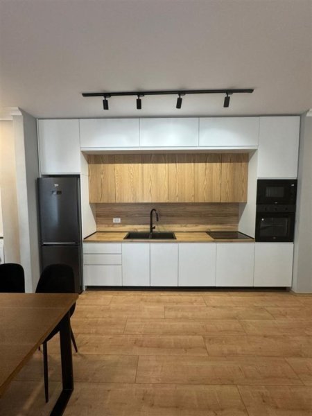 Tirane, jepet me qera apartament 2+1+Ballkon Kati 5, 120 m² 1.300 € (KOMPLEKSI DELIJORGJI)