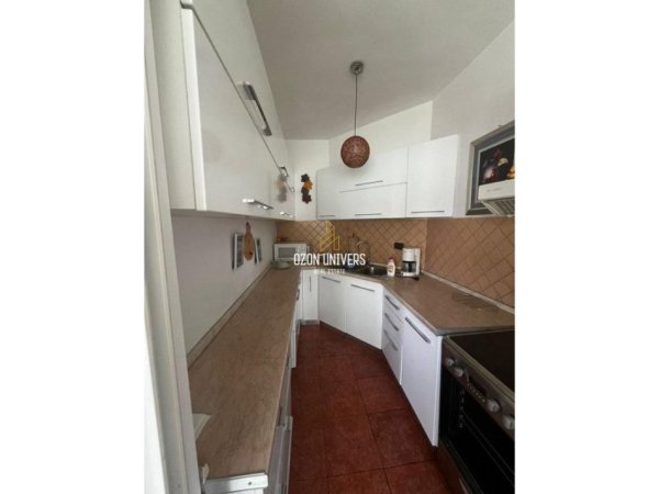 Tirane, jepet me qera apartament 2+1 Kati 9, 85 m² 650 € (Komuna e Parisit)