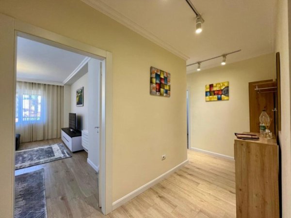 APARTAMENT  2+1+3  ME QIRA 1.100 € (PAZARI I RI)