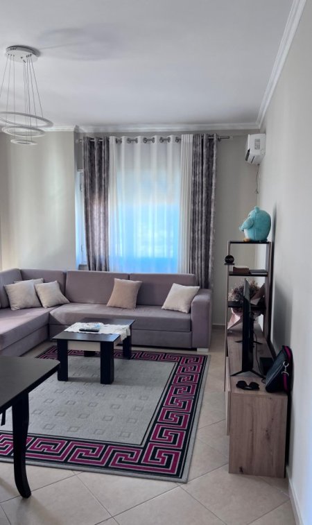 Tirane, jepet me qera apartament 1+1 Kati 6, 500 € 