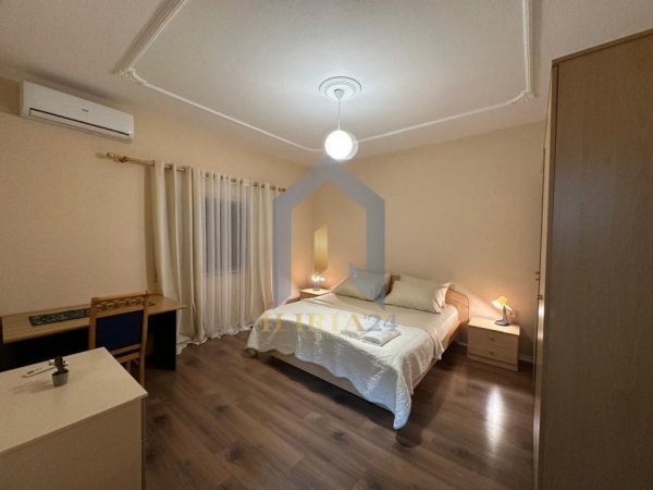 Tirane, jap me qera apartament 3+1+Ballkon Kati 2, 169 m² 750 € (Ish Fusha E aVIACIONIT)