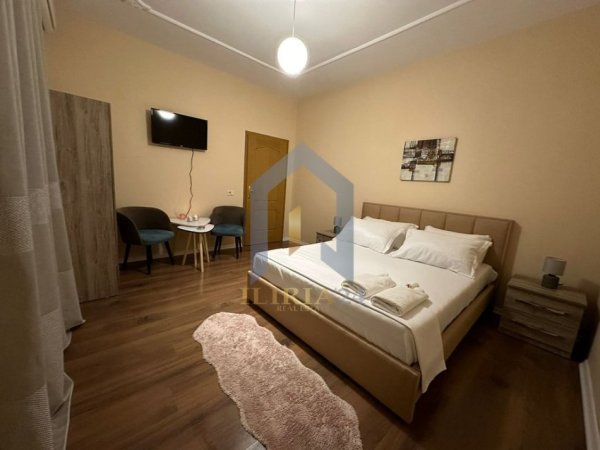 Tirane, jap me qera apartament 3+1+Ballkon Kati 2, 169 m² 750 € (Ish Fusha E aVIACIONIT)