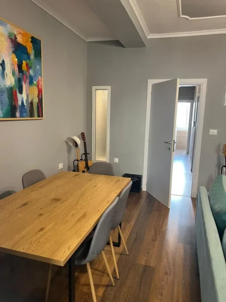 Tirane, shitet Vile 3 Katshe Kati 0, 200 m² 450.000 € (Prane Shkolles se Baletit)