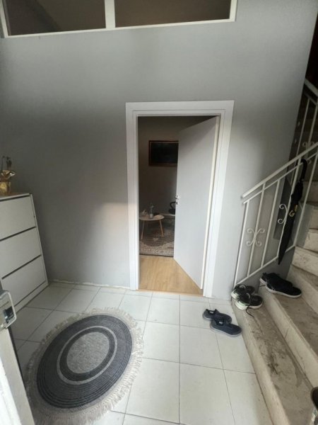 Tirane, shitet Vile 3 Katshe Kati 0, 200 m² 450.000 € (Prane Shkolles se Baletit)