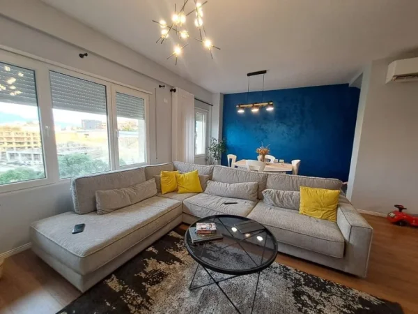 Tirane, jepet me qera apartament 2+1+Ballkon Kati 1, 125 m² 900 € (Kodra e Diellit 2)