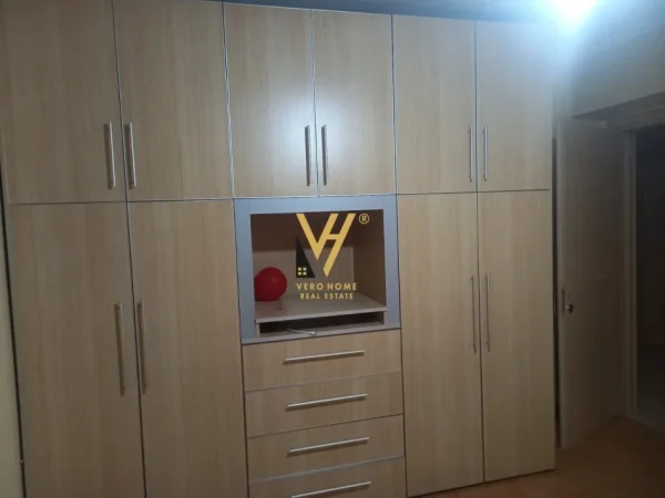 Tirane, jepet me qera apartament 2+1+Ballkon Kati 2, 80 m² 650 € (21 DHJETORI)