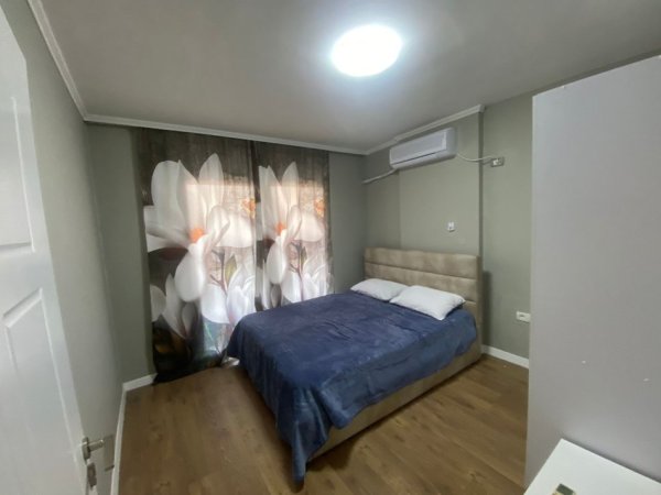 Tirane, jap me qera apartament 2+1+Ballkon Kati 2, 90 m² 600 € (Raiffeisen bank, Laprake)
