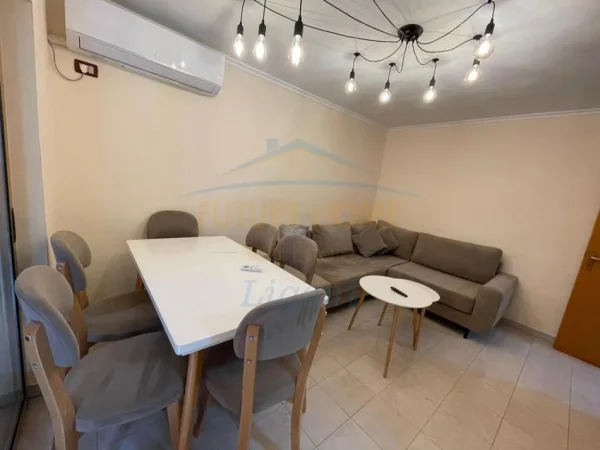 Tirane, jepet me qera apartament 1+1 Kati 5, 62 m² 600 € 